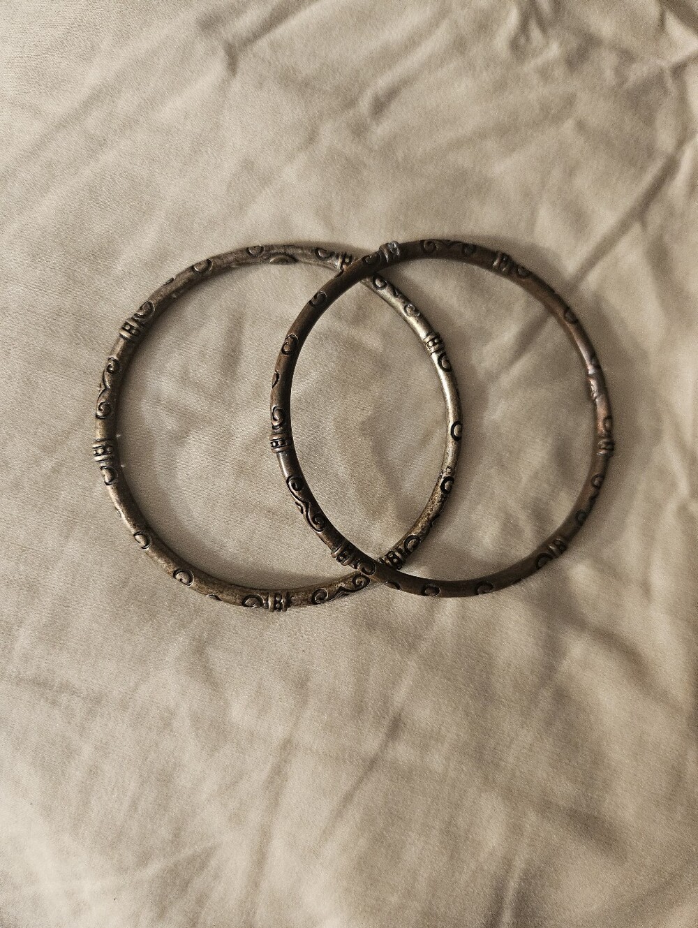 Vintage Premier Designs Scroll Embossed Gold And Copper Tone Bangle Bracelets‎